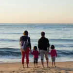 Få den hyggeligste familiedag på stranden med disse 4 gode råd